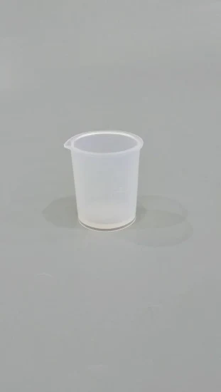 Лабораторный простой в очистке полупрозрачный стакан из ФЭП объемом 30 мл со шкалой